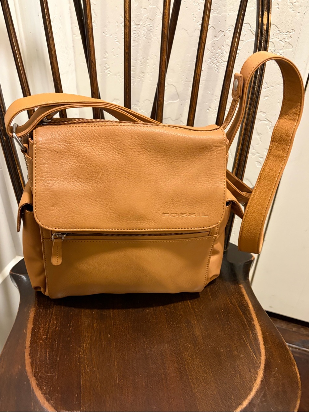 Fossil Tan Leather Shoulder Bag Womens Pebbled Flap Crossbody Adjustable Strap